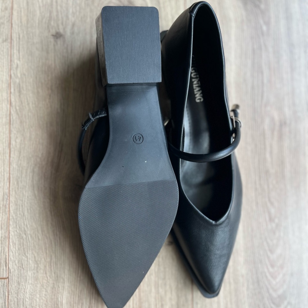 Black Pointed Mary Jane Block Heel Pumps - Picture 4 of 4